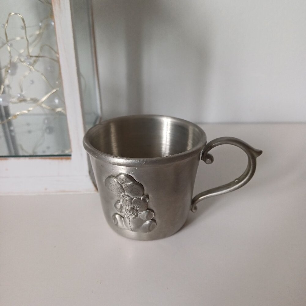 Vintage Mug with a Bear Marked Seagull Canada Pewter Etain Zinn (c)1988 2 1/4''